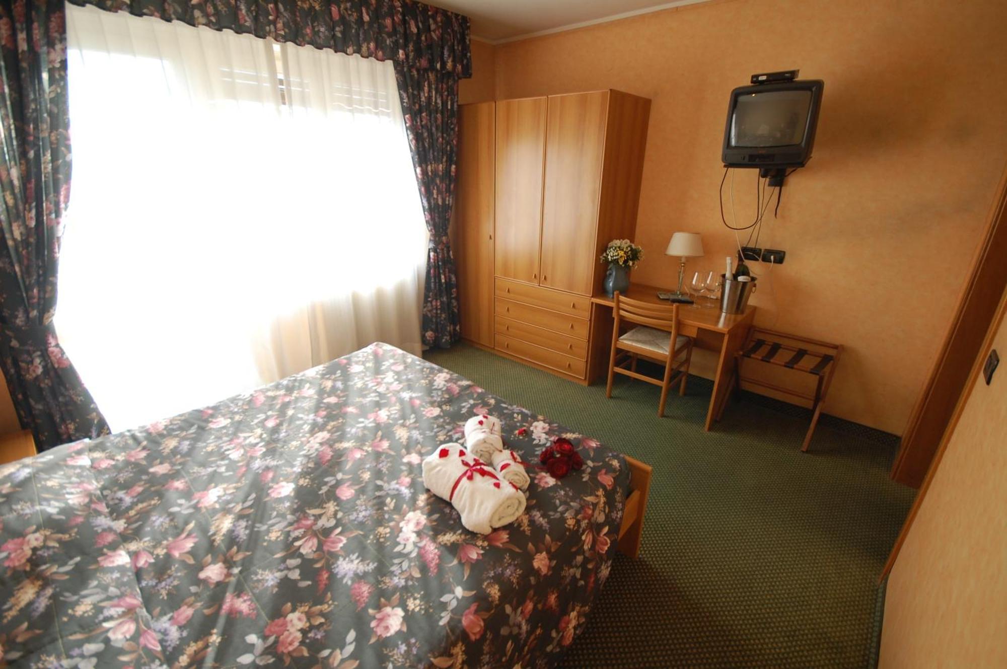 Chalet Fiocco Di Neve Pinzolo Pokój zdjęcie